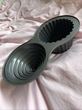 Wilton Giant Cupcake Cake Pan